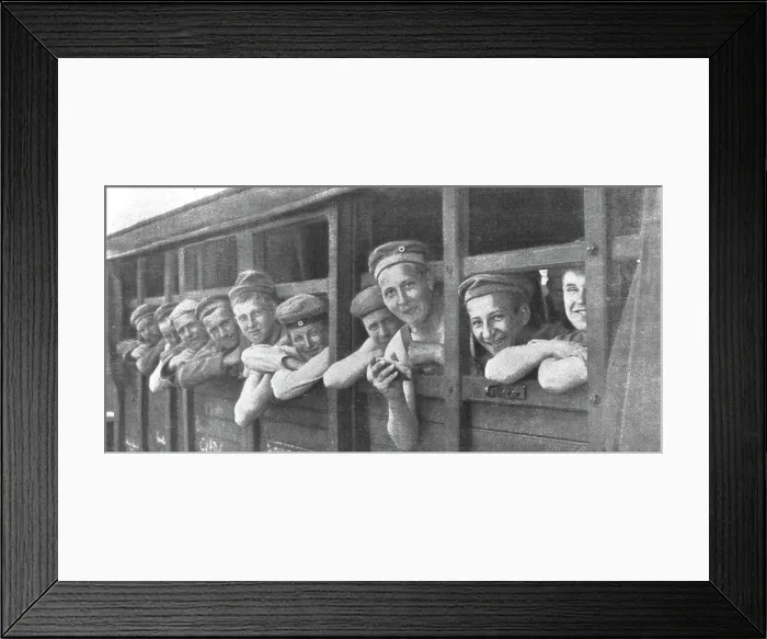 Framed Print : Evacuation de prisonniers allemands du front de la Somme, 1916. Creator: Unknown Framed Print : Evacuation de prisonniers allemands du front de la Somme, 1916. Creator: Unknown