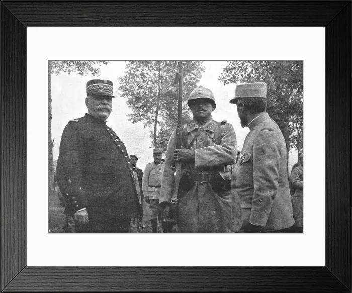 Framed Print : Les heros de la Somme; un heros du fortin de Beausejour Mathieu Jouy, 1916 Creator: Unknown. Les heros de la Somme; un heros du fortin de Beausejour Mathieu Jouy, 1916 Creator: Unknown Framed Print : Les heros de la Somme; un heros du fortin de Beausejour Mathieu Jouy, 1916 Creator: Unknown. Les heros de la Somme; un heros du fortin de Beausejour Mathieu Jouy, 1916 Creator: Unknown
