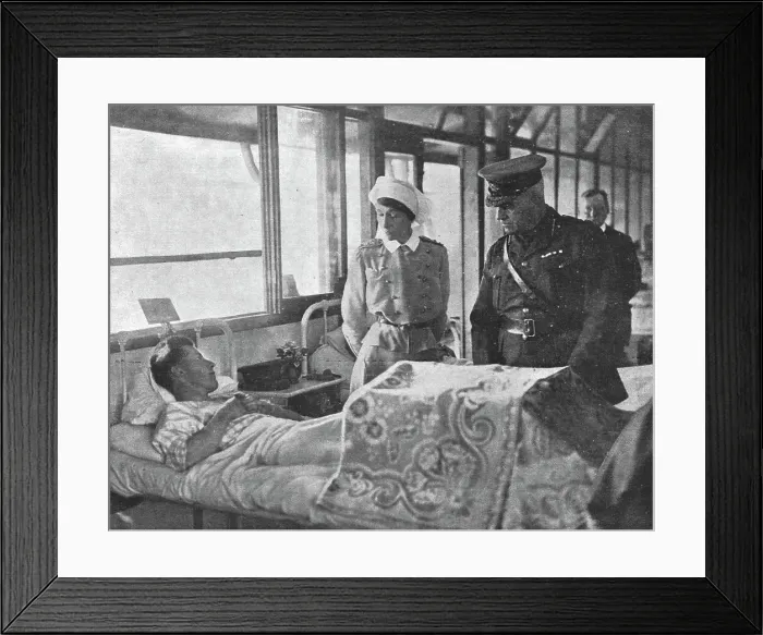 Framed Print : Le sang Britannique verse sur les champs de bataille de France pour la cause commune, 1916. Creator: Unknown Framed Print : Le sang Britannique verse sur les champs de bataille de France pour la cause commune, 1916. Creator: Unknown