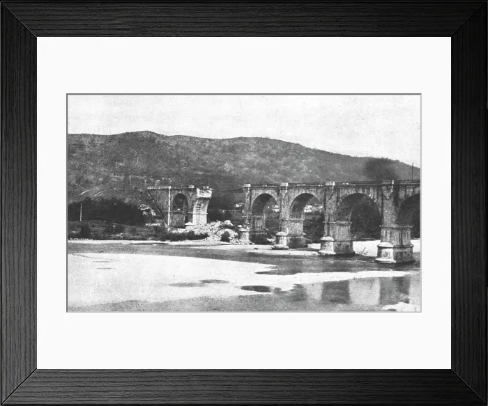 Framed Print : Les Italiens a Gorizia; le pont du chemin de fer sur l'Isonzo, 1916 Creator: Unknown Framed Print : Les Italiens a Gorizia; le pont du chemin de fer sur l'Isonzo, 1916 Creator: Unknown