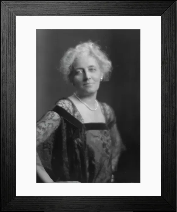 Framed Print : Eyre, Mrs. portrait photograph, 1914 Dec. 15. Creator: Arnold Genthe Framed Print : Eyre, Mrs. portrait photograph, 1914 Dec. 15. Creator: Arnold Genthe