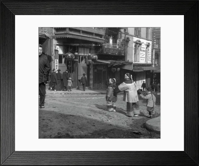 Framed Print : The crossing, Chinatown, San Francisco, between 1896 and 1906. Creator: Arnold Genthe Framed Print : The crossing, Chinatown, San Francisco, between 1896 and 1906. Creator: Arnold Genthe