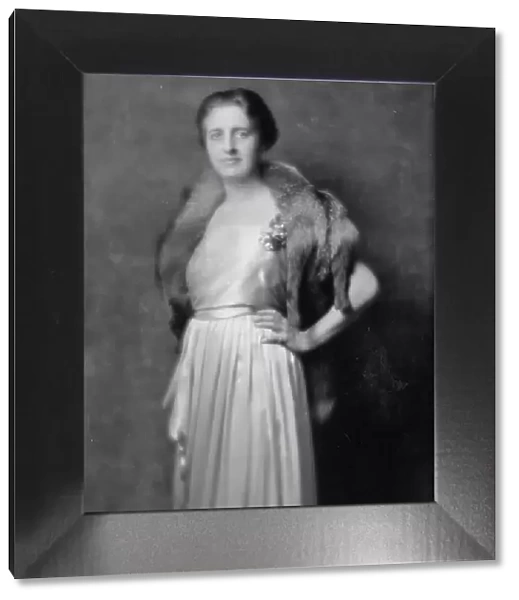 Felsenheld, Miss, portrait photograph, 1914 Oct. 23. Creator: Arnold Genthe