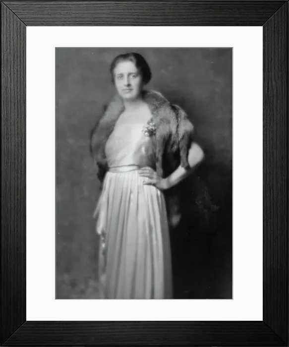 Framed Print : Felsenheld, Miss, portrait photograph, 1914 Oct. 23. Creator: Arnold Genthe Framed Print : Felsenheld, Miss, portrait photograph, 1914 Oct. 23. Creator: Arnold Genthe