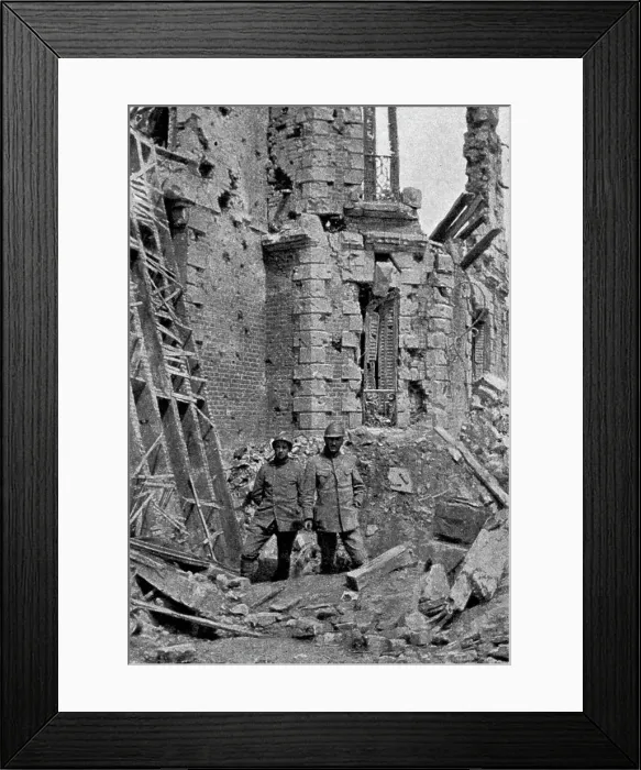 Framed Print : La Bataille de la Somme; Etat actuel du chateau de la Maisonnette, 1916. Creator: Unknown Framed Print : La Bataille de la Somme; Etat actuel du chateau de la Maisonnette, 1916. Creator: Unknown