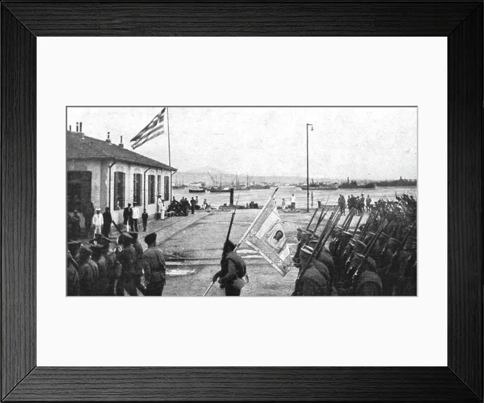 Framed Print : Les allies a Salonique; L'arrivee des Russes: le drapeau d'un regiment, 1916. Creator: Unknown Framed Print : Les allies a Salonique; L'arrivee des Russes: le drapeau d'un regiment, 1916. Creator: Unknown