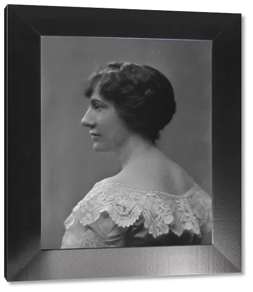 Fiefield, S. Mrs. portrait photograph, 1916. Creator: Arnold Genthe