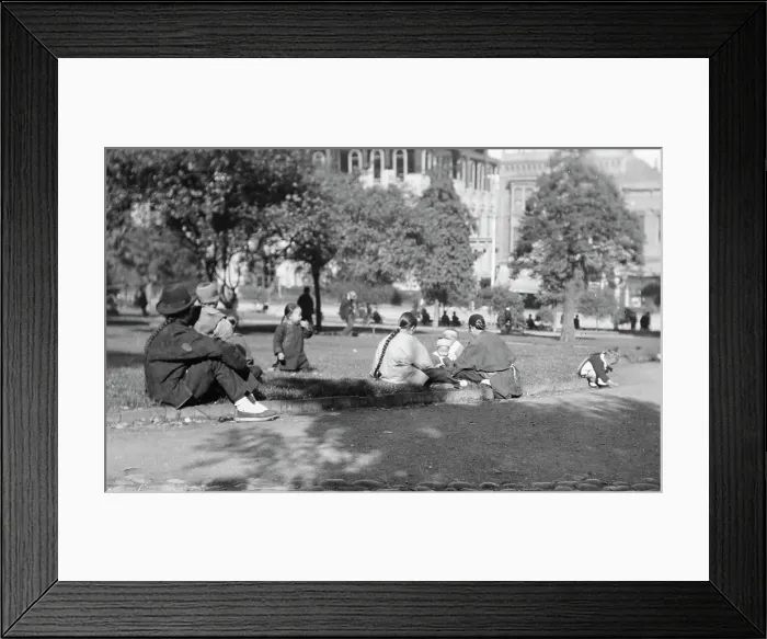 Framed Print : On Portsmouth Square, Chinatown, San Francisco, between 1896 and 1906. Creator: Arnold Genthe Framed Print : On Portsmouth Square, Chinatown, San Francisco, between 1896 and 1906. Creator: Arnold Genthe