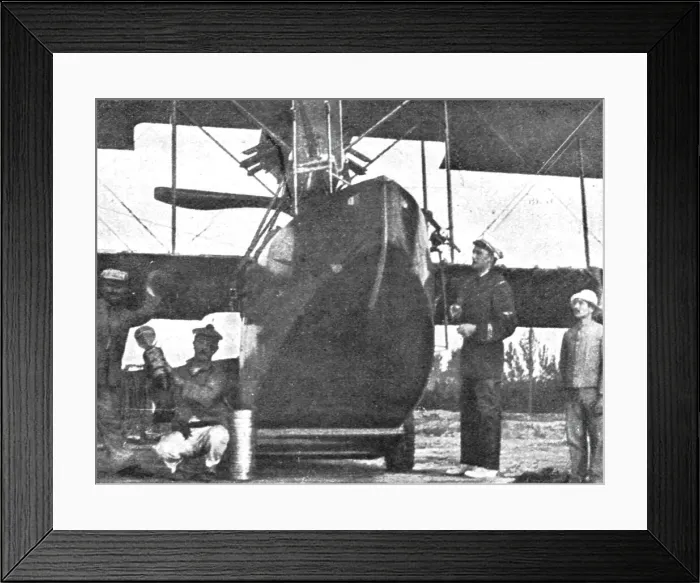 Framed Print : Aviateurs; L'enseigne de vaisseau Jean Roulier donnant ses derniers ordres, 1916. Creator: Unknown Framed Print : Aviateurs; L'enseigne de vaisseau Jean Roulier donnant ses derniers ordres, 1916. Creator: Unknown