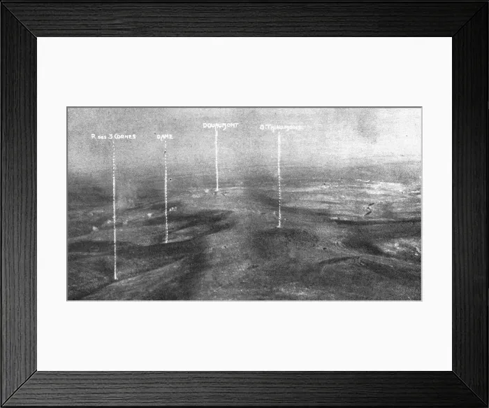 Framed Print : Thiaumont; Deux aspects du champ de bataille de Thiaumont, 1916. Creator: Unknown Framed Print : Thiaumont; Deux aspects du champ de bataille de Thiaumont, 1916. Creator: Unknown
