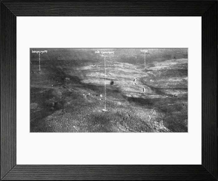 Framed Print : Thiaumont; Deux aspects du champ de bataille de Thiaumont, 1916. Creator: Unknown Framed Print : Thiaumont; Deux aspects du champ de bataille de Thiaumont, 1916. Creator: Unknown