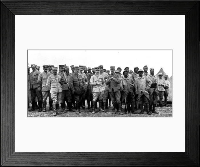Framed Print : La Bataille de la Somme; La prise de la Maisonnette: les vainqueurs de la Maisonnette, 1916. Creator: Unknown Framed Print : La Bataille de la Somme; La prise de la Maisonnette: les vainqueurs de la Maisonnette, 1916. Creator: Unknown