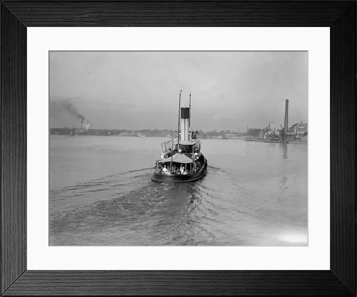 Framed Print : U.S.S. Memphis, Sick, Brought Home By U.S. Hospital Ship solace, 1916. Creator: Harris & Ewing. U.S.S. Memphis, Sick, Brought Home By U.S. Hospital Ship solace, 1916. Creator: Harris & Ewing Framed Print : U.S.S. Memphis, Sick, Brought Home By U.S. Hospital Ship solace, 1916. Creator: Harris & Ewing. U.S.S. Memphis, Sick, Brought Home By U.S. Hospital Ship solace, 1916. Creator: Harris & Ewing