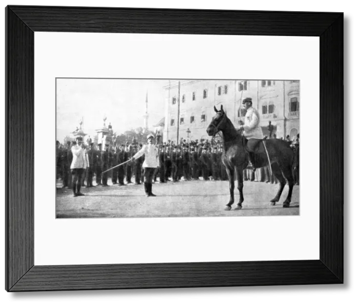 Framed Print : Un mouvement national a Salonique; Le capitaine grec Sarris annoncant la constitution, 1916. Creator: Unknown Framed Print : Un mouvement national a Salonique; Le capitaine grec Sarris annoncant la constitution, 1916. Creator: Unknown