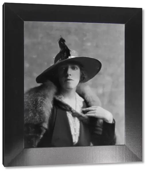 Fullen, D. Miss, portrait photograph, 1916. Creator: Arnold Genthe