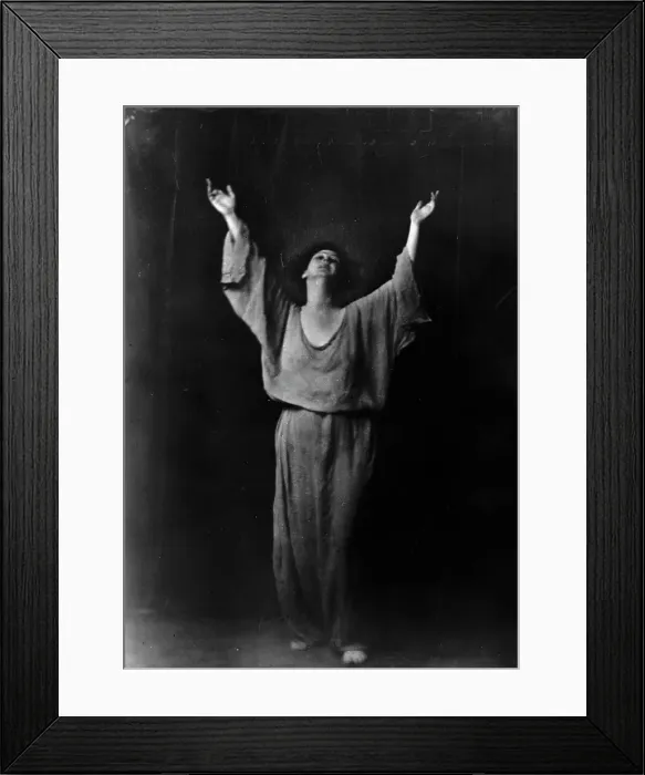 Framed Print : Duncan, Isadora, portrait photograph, between 1916 and 1918. Creator: Arnold Genthe Framed Print : Duncan, Isadora, portrait photograph, between 1916 and 1918. Creator: Arnold Genthe