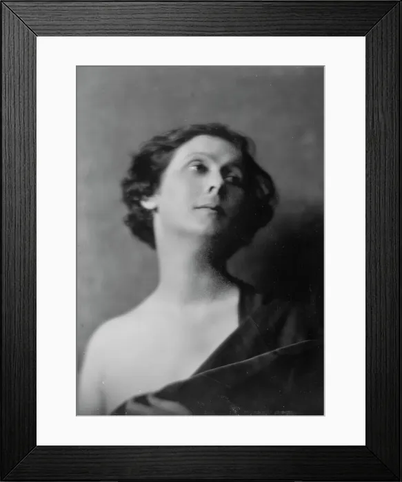 Framed Print : Duncan, Isadora, portrait photograph, between 1916 and 1918. Creator: Arnold Genthe Framed Print : Duncan, Isadora, portrait photograph, between 1916 and 1918. Creator: Arnold Genthe