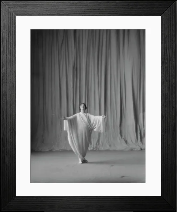 Framed Print : Duncan, Isadora, portrait photograph, between 1916 and 1918. Creator: Arnold Genthe Framed Print : Duncan, Isadora, portrait photograph, between 1916 and 1918. Creator: Arnold Genthe