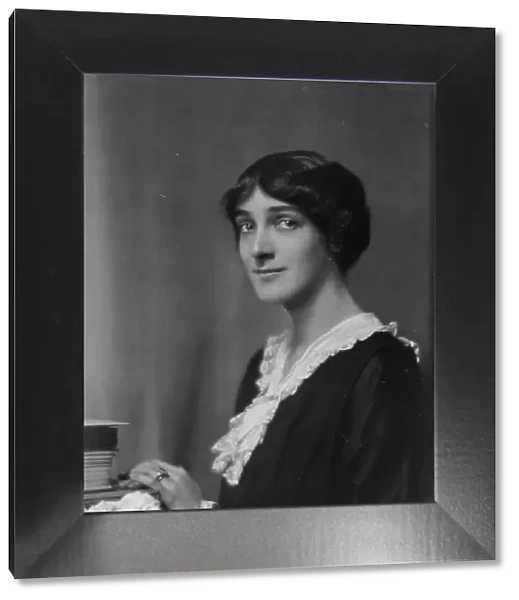 Furst, Arnold, Mrs. portrait photograph, 1914 Oct. 27. Creator: Arnold Genthe