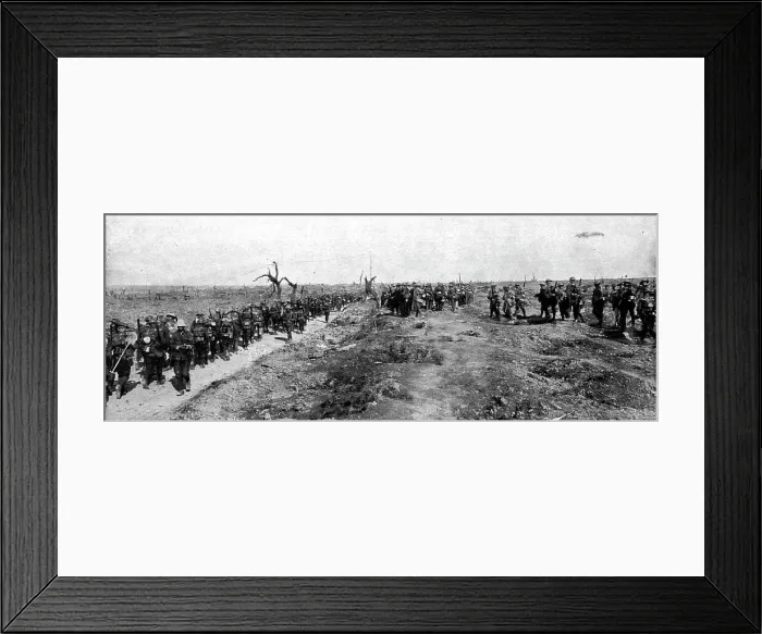Framed Print : La bataille de la Somme; Trois instantanes de l'attaque Britannique du 25 septembre... 1916. Creator: Unknown Framed Print : La bataille de la Somme; Trois instantanes de l'attaque Britannique du 25 septembre... 1916. Creator: Unknown