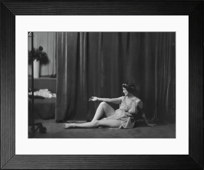 Framed Print : Duncan, Isadora, portrait photograph, between 1916 and 1918. Creator: Arnold Genthe Framed Print : Duncan, Isadora, portrait photograph, between 1916 and 1918. Creator: Arnold Genthe