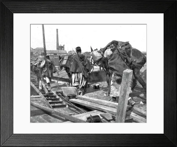 Framed Print : Devant les Falaises de L'Aisne; Un pont sur l'Oise improvise par le genie, 1914. Creator: Unknown Framed Print : Devant les Falaises de L'Aisne; Un pont sur l'Oise improvise par le genie, 1914. Creator: Unknown