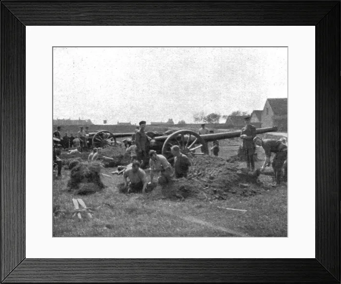 Framed Print : La supreme defense d'Anvers; Les pieces de cotes anglaises repondent aux mortiers allemands, 1914 Creator: Unknown Framed Print : La supreme defense d'Anvers; Les pieces de cotes anglaises repondent aux mortiers allemands, 1914 Creator: Unknown