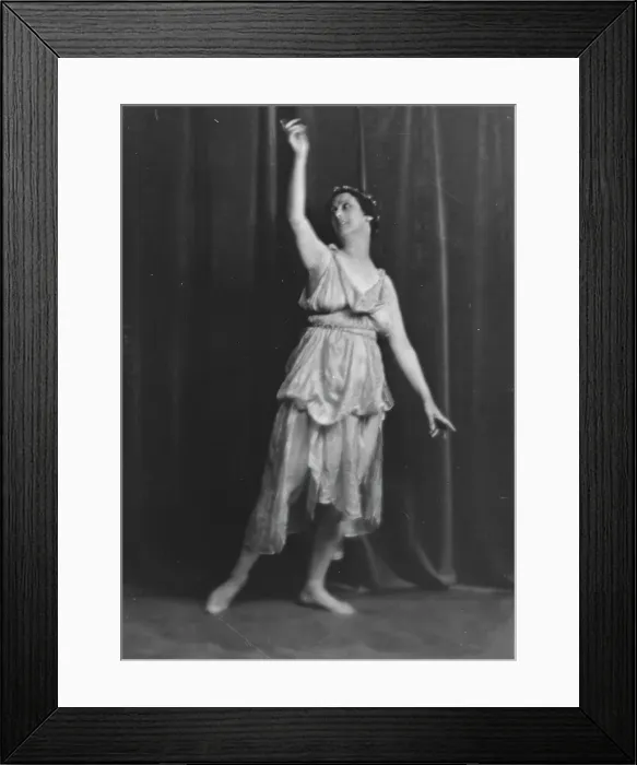 Framed Print : Duncan, Isadora, portrait photograph, between 1916 and 1918. Creator: Arnold Genthe Framed Print : Duncan, Isadora, portrait photograph, between 1916 and 1918. Creator: Arnold Genthe