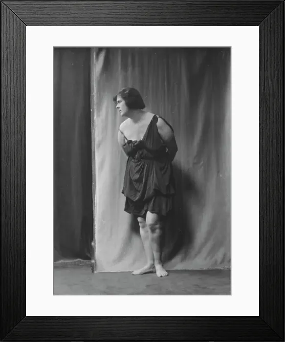 Framed Print : Duncan, Isadora, portrait photograph, between 1916 and 1918. Creator: Arnold Genthe Framed Print : Duncan, Isadora, portrait photograph, between 1916 and 1918. Creator: Arnold Genthe