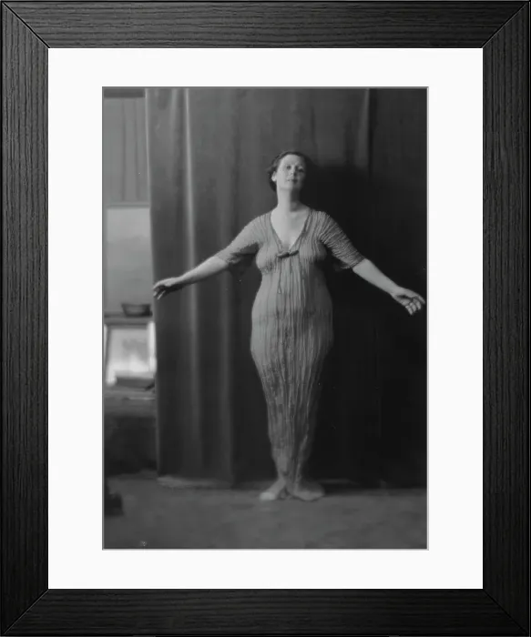 Framed Print : Duncan, Isadora, portrait photograph, between 1916 and 1918. Creator: Arnold Genthe