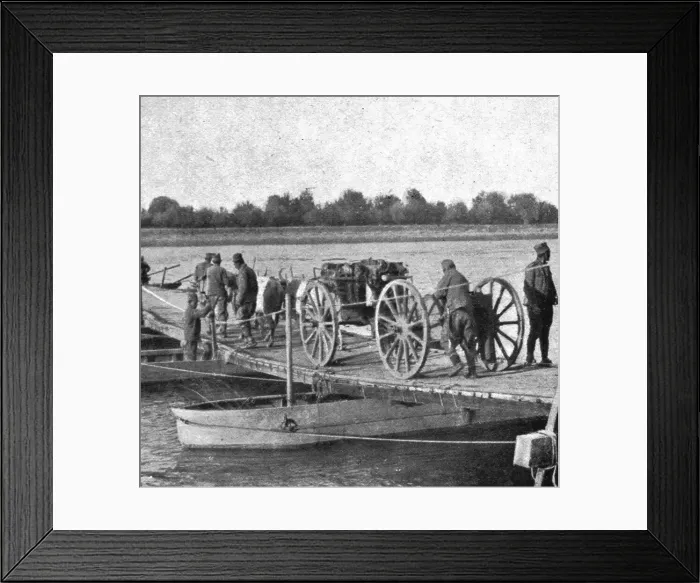 Framed Print : Victoires sur le Front Oriental; L'artillerie serbe passe la Save, 1914. Creator: Unknown Framed Print : Victoires sur le Front Oriental; L'artillerie serbe passe la Save, 1914. Creator: Unknown