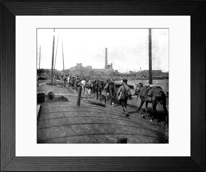 Framed Print : Devant les Falaises de L'Aisne; Un pont sur l'Oise improvise par le genie, 1914. Creator: Unknown Framed Print : Devant les Falaises de L'Aisne; Un pont sur l'Oise improvise par le genie, 1914. Creator: Unknown