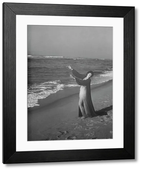 Framed Print : Elizabeth Duncan dancers and children, between 1916 and 1941. Creator: Arnold Genthe Framed Print : Elizabeth Duncan dancers and children, between 1916 and 1941. Creator: Arnold Genthe