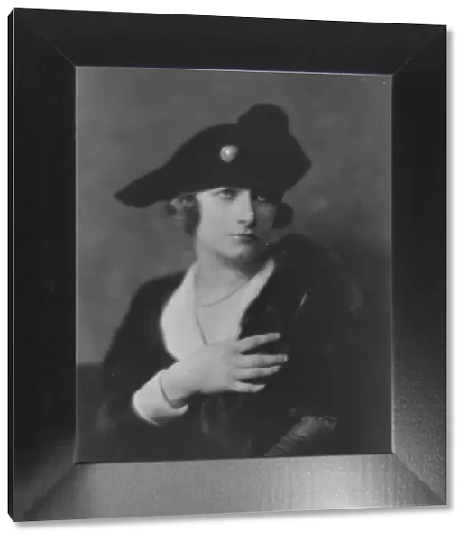 Gibson, Jean, Miss, portrait photograph, 1917 Oct. 19. Creator: Arnold Genthe