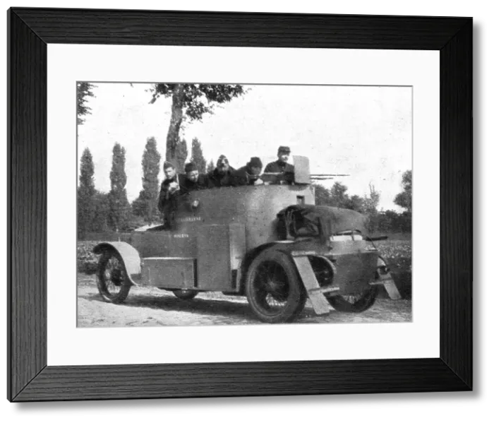 Framed Print : Sans cesse en mouvement, les autos-mitrailleuses blindees harcelent les colonnes allemandes, 1914. Creator: Unknown Framed Print : Sans cesse en mouvement, les autos-mitrailleuses blindees harcelent les colonnes allemandes, 1914. Creator: Unknown