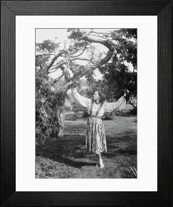 Framed Print : Elizabeth Duncan dancers and children, between 1916 and 1941. Creator: Arnold Genthe Framed Print : Elizabeth Duncan dancers and children, between 1916 and 1941. Creator: Arnold Genthe