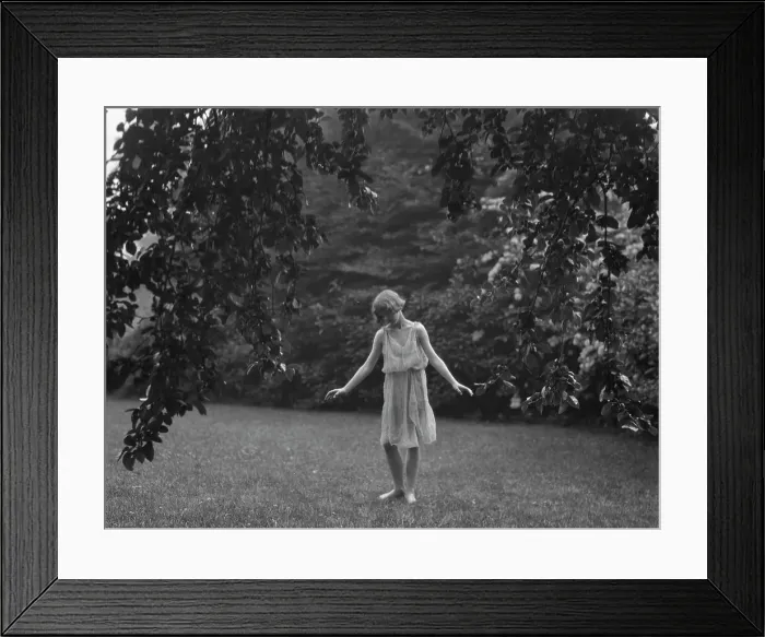 Framed Print : Elizabeth Duncan dancers and children, between 1916 and 1941. Creator: Arnold Genthe Framed Print : Elizabeth Duncan dancers and children, between 1916 and 1941. Creator: Arnold Genthe