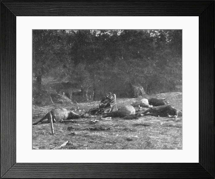 Framed Print : Scenes de Guerre; Au cours la poursuite, un de nos obus tombe sur un caisson allemand, 1914 Creator: Unknown Framed Print : Scenes de Guerre; Au cours la poursuite, un de nos obus tombe sur un caisson allemand, 1914 Creator: Unknown