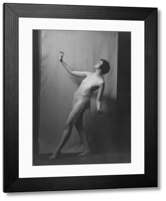 Framed Print : Florence Noyes dancers, between 1915 and 1918. Creator: Arnold Genthe Framed Print : Florence Noyes dancers, between 1915 and 1918. Creator: Arnold Genthe