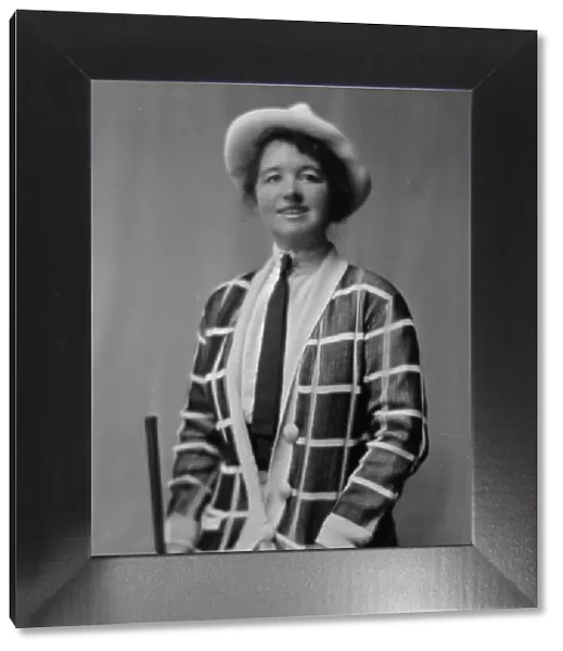 Goddard, Mrs. portrait photograph, between 1912 and 1915. Creator: Arnold Genthe