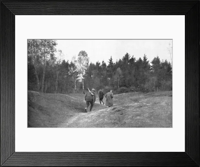 Framed Print : En Foret D'Argonne; Passage dangereux a travers une clairiere, 1915. Creator: Unknown Framed Print : En Foret D'Argonne; Passage dangereux a travers une clairiere, 1915. Creator: Unknown