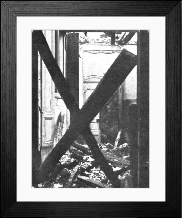 Framed Print : Les Combats Devant Soissons; L'interieur du Palais, 1915. Creator: Unknown Framed Print : Les Combats Devant Soissons; L'interieur du Palais, 1915. Creator: Unknown
