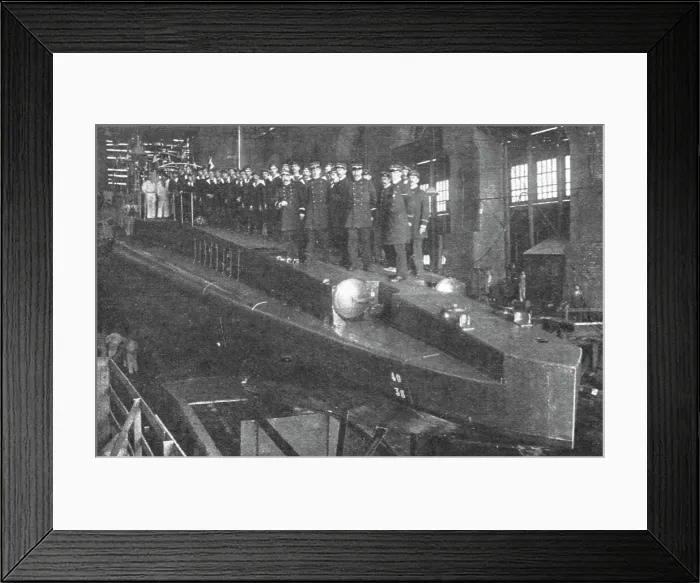 Framed Print : Le sous-marin a la mer; lancement a Cherbourg d'un nouveau sous-marin completement acheve... 1916. Creator: Unknown Framed Print : Le sous-marin a la mer; lancement a Cherbourg d'un nouveau sous-marin completement acheve... 1916. Creator: Unknown