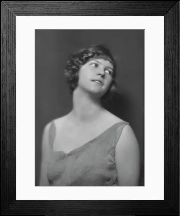 Framed Print : Florence Noyes dancers, portrait photograph, between 1915 and 1918. Creator: Arnold Genthe