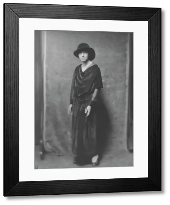 Framed Print : Florence Noyes dancers, portrait photograph, between 1915 and 1918. Creator: Arnold Genthe Framed Print : Florence Noyes dancers, portrait photograph, between 1915 and 1918. Creator: Arnold Genthe