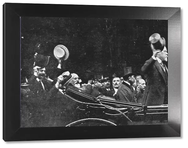 M Poincare Hate son retour en France; Rentrant A Paris, le President quitte la gare du Nord, 1914 Creator: Unknown
