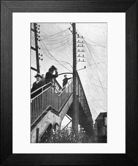Framed Print : A la gare de Diest, il n'a pas laisse intact un fil telegraphique, 1914. Creator: Unknown Framed Print : A la gare de Diest, il n'a pas laisse intact un fil telegraphique, 1914. Creator: Unknown