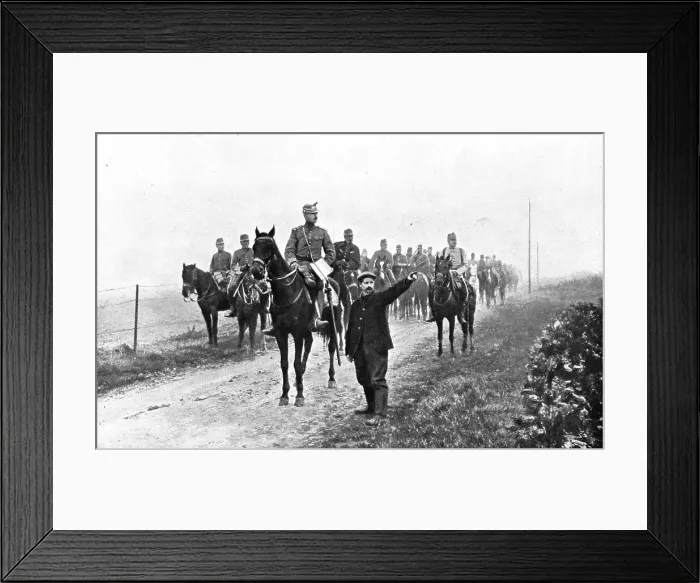 Framed Print : Le Role de la Cavalerie; Dans la Somme, par un matin de brouillard, hussards francais, 1914. Creator: Unknown