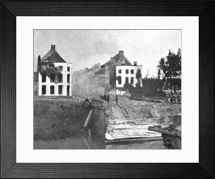 Framed Print : La supreme defense d'Anvers; Des maisons de Lierre brulent, 1914. Creator: Unknown