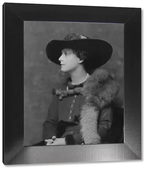 Graves, Robert, Mrs. portrait photograph, 1916. Creator: Arnold Genthe